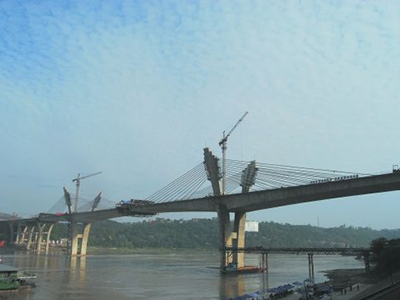 突出酒元素 泸州有座跨长江大桥叫“国窖大桥”